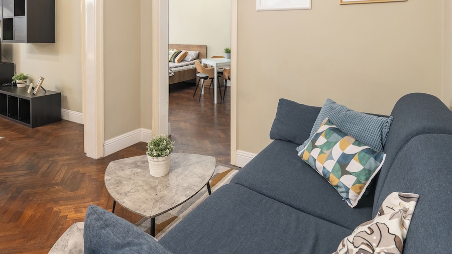 3 BDR Top Center Artistic Apartment - 115 m2