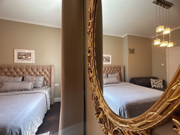 Comfort Apartment, 3 Bedrooms | 3 bedrooms, hypo-allergenic bedding, desk, blackout drapes