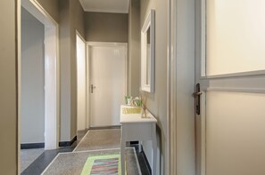 Comfort Apartment, 3 Bedrooms | 3 bedrooms, hypo-allergenic bedding, desk, blackout curtains - 3 BDR Top Center Artistic Apartment - 115 m2 (Sofia)