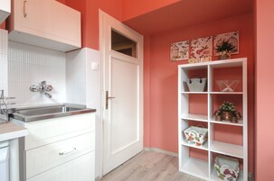 Comfort Apartment, 3 Bedrooms | Private kitchenette