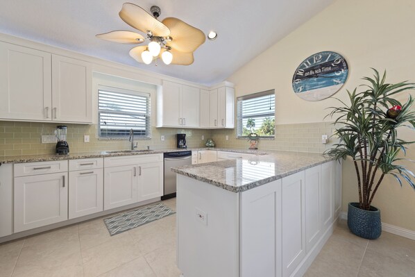 Fridge, microwave, oven, stovetop - Dolphin Dream Private Island Escape (Fort Myers Beach)