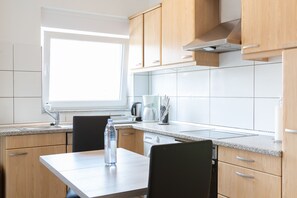 Grand Apartment, 5 Bedrooms | In-room dining