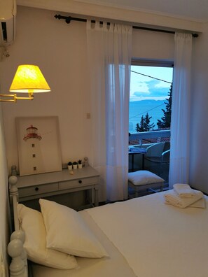 Basic Double Room, Sea View | In-room safe, free WiFi, bed sheets - Rania (Istiaia-Aidipsos)
