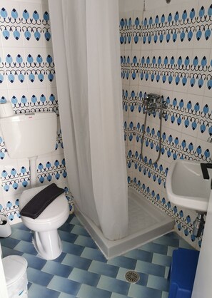 淋浴设施、毛巾