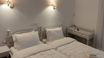Basic Double Room, Sea View | Peti besi dalam bilik, Wi-fi percuma, cadar katil