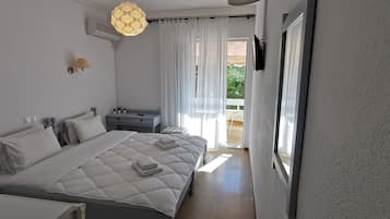 Basic Double Room, Sea View | In-room safe, free WiFi, bed sheets
