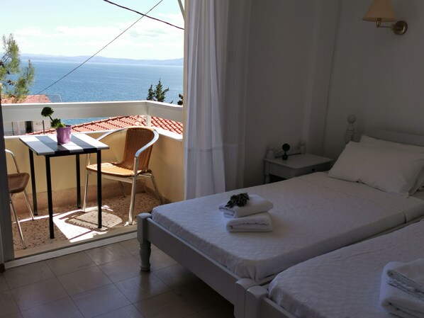 Basic Double Room, Sea View | In-room safe, free WiFi, bed sheets - Rania (Istiaia-Aidipsos)