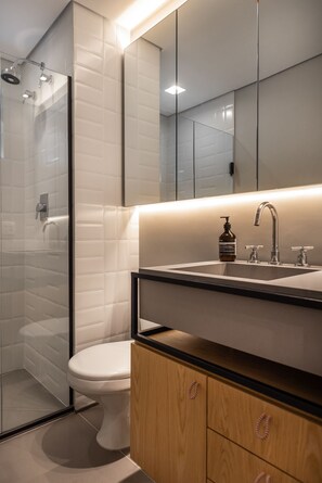 Family Apartment | Bathroom