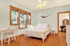 4 bedrooms, iron/ironing board, free WiFi, bed sheets