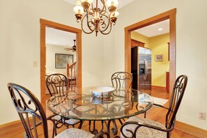 Dining - Family Friendly Beach House (Tybee Island)