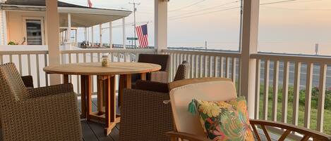 تناول الطعام بالخارج