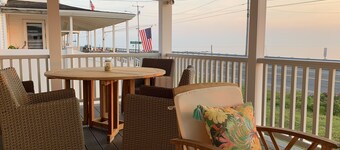 Ocean Front With Panoramic Views - Walk to the Beach and Town!