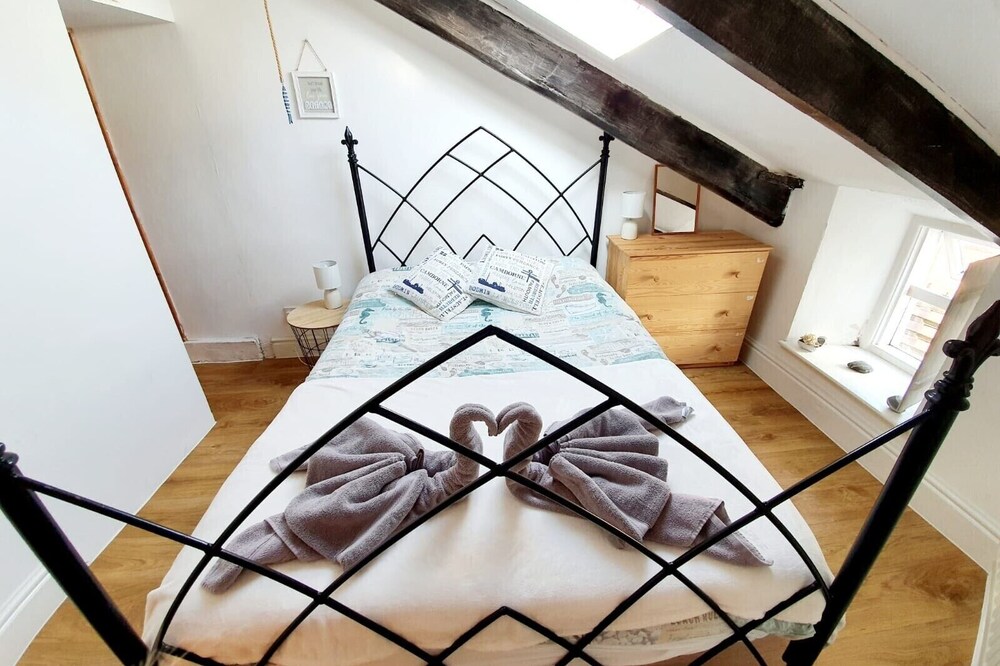 Cosy Cottage- Cornwall - 2 Bedroom - Sleeps 4