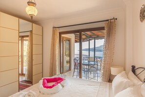 2 chambres, coffres-forts dans les chambres, fer et planche Ă repasser