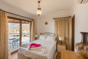 2 bedrooms, in-room safe, iron/ironing board, travel crib