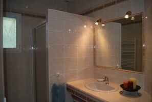 Bathtub, hair dryer, bidet, towels - BETWEEN ARCACHON AND OCEAN, BIG HOUSE - LE TEMPLE (Le Temple)