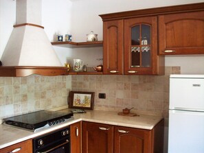 Fridge, oven, stovetop, coffee/tea maker - Roccascalegna, Chieti (Roccascalegna)