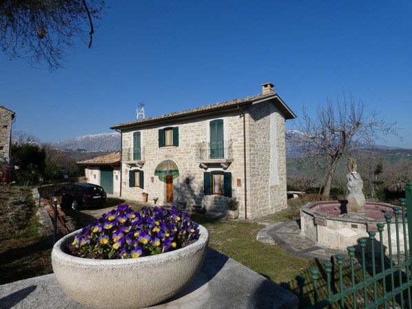 Exterior - Roccascalegna, Chieti (Roccascalegna)