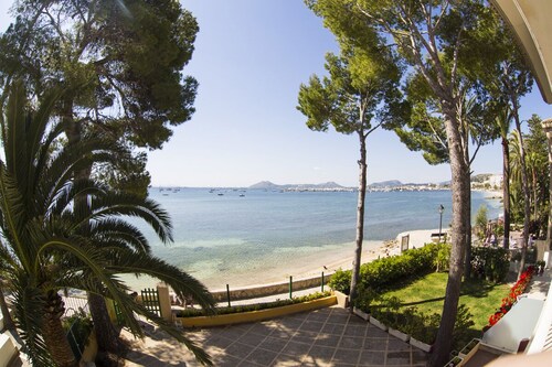 Beautiful apartment on the seafront