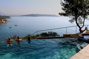 Außenpool, Infinity-Pool
