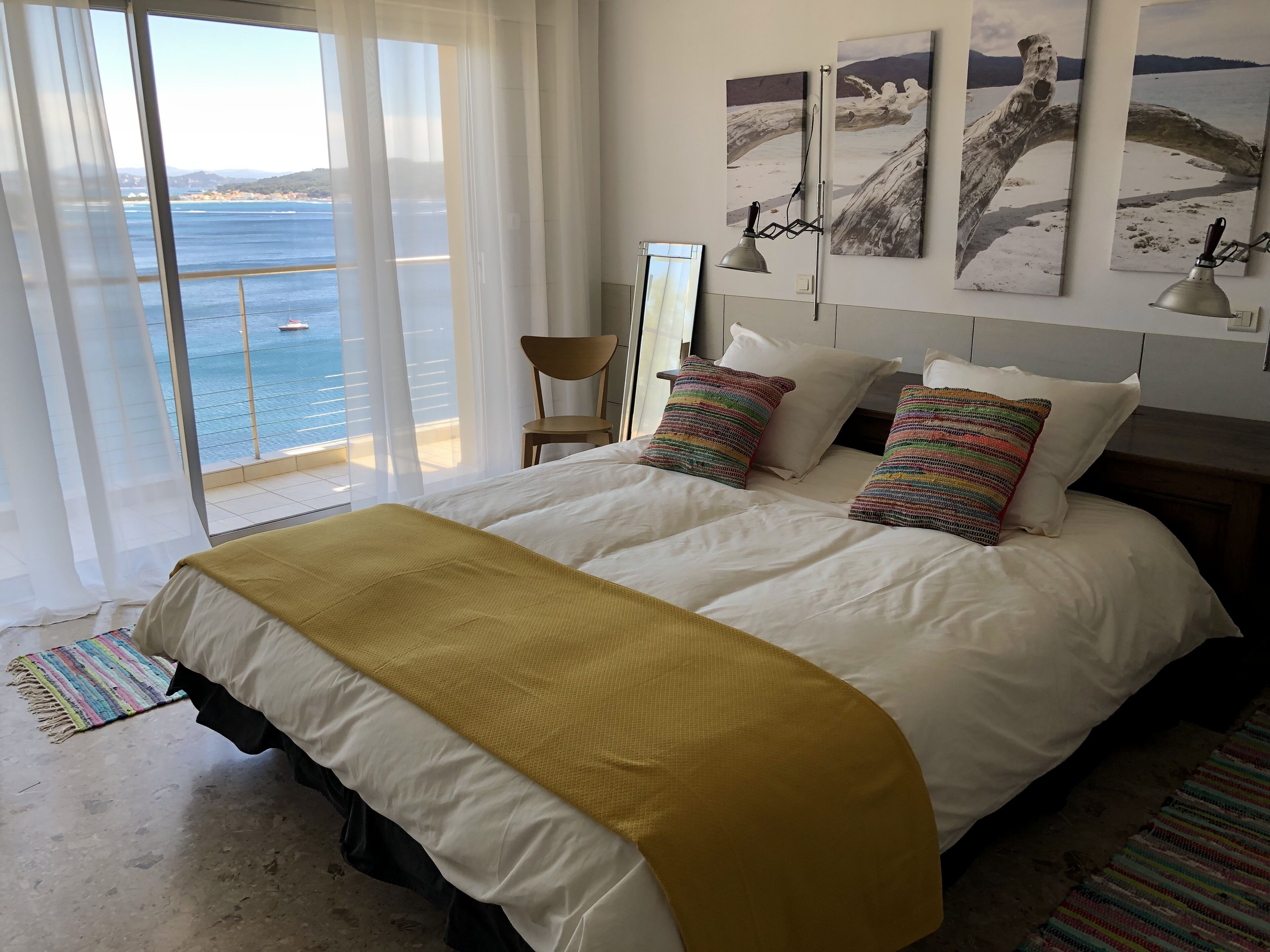 5 bedrooms, in-room safe, desk, iron/ironing board