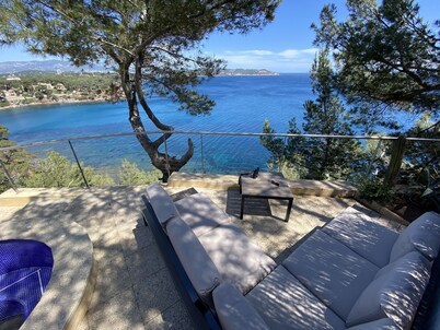 Seafront - Sumptuous, very quiet, swimming pool, hot tub, private sea access