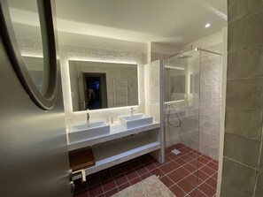 Combined shower/bathtub, hair dryer, towels, soap