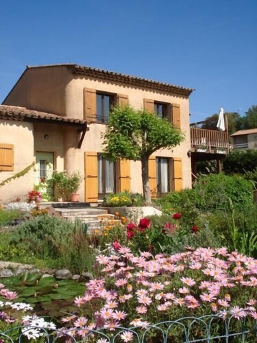  Appart. dans villa avec piscine et jardin, 1 chambre + un salon, 2-4 pers., 