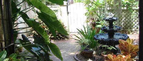 المنطقة المحيطة بالمنشأة