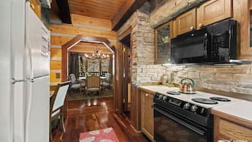 冰箱、微波炉、烤箱、炉灶