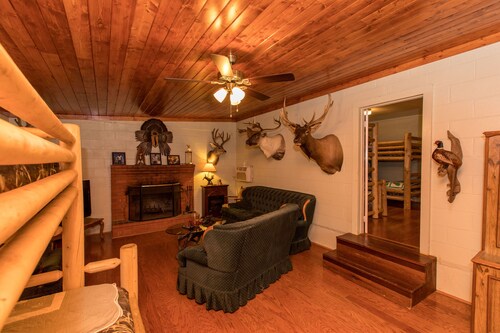 Comfortable & Fun 'Lake House #1'  Just Yards to Marina & Lake Access