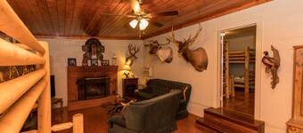 Comfortable & Fun 'Lake House #1'  Just Yards to Marina & Lake Access