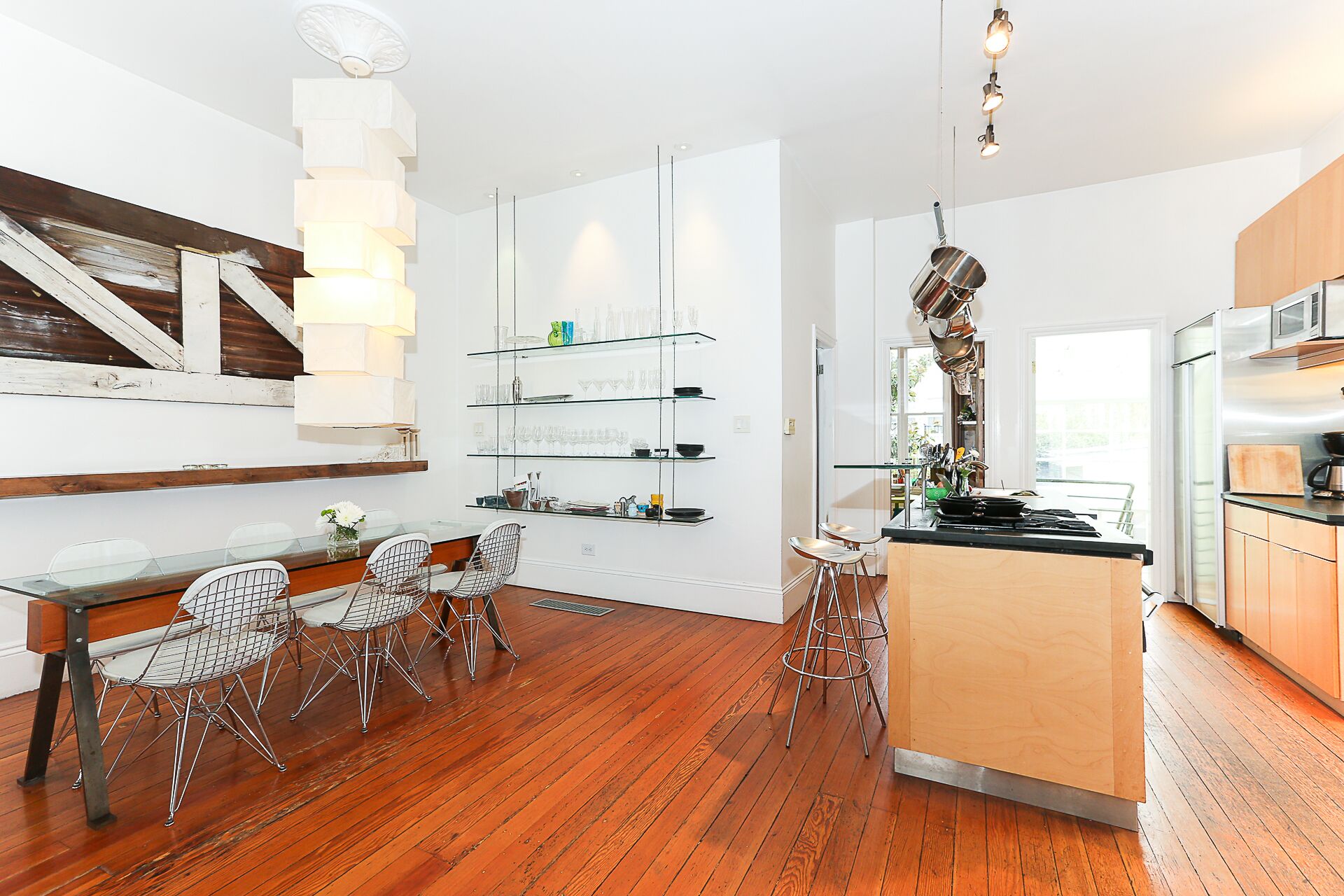 Beautifully Renovated Turn Of The Century Victorian - garden, hot tub & parking