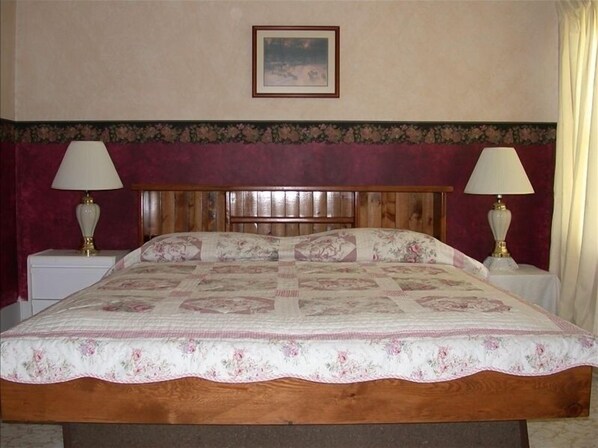 4 makuuhuonetta, silitysrauta/-lauta, vauvan matkasänky, Wi-Fi