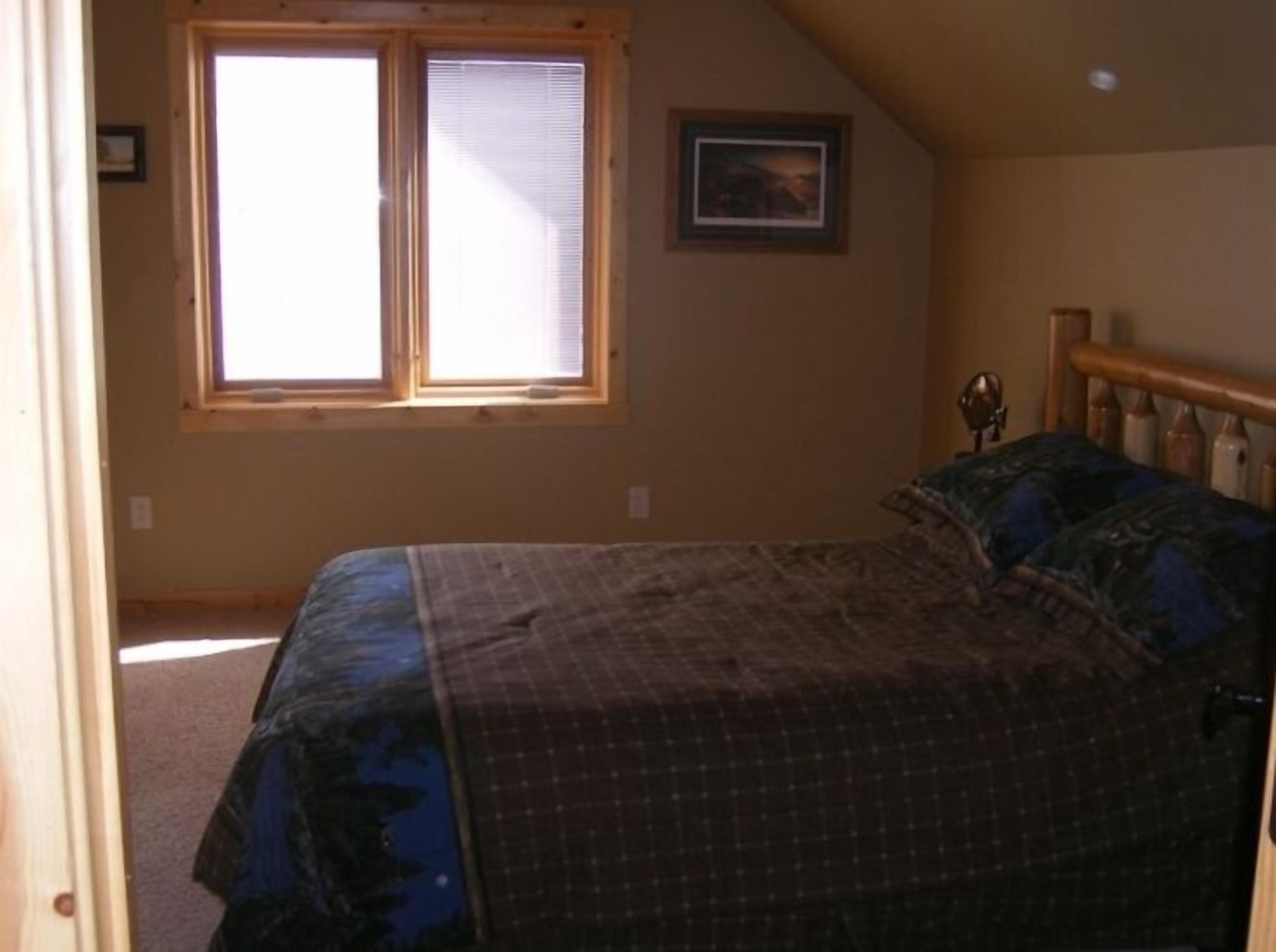 Crivitz Log Cabin on Sandstone Flowage 1 Hour - Lambeau Field