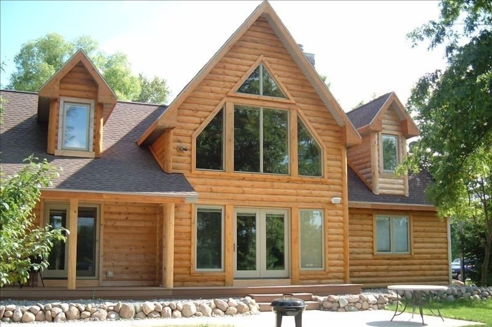 Crivitz Log Cabin on Sandstone Flowage 1 Hour - Lambeau Field