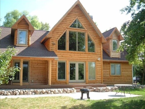 Crivitz Log Cabin on Sandstone Flowage 1 Hour - Lambeau Field