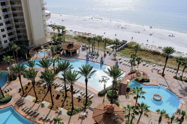 Alberca techada y alberca climatizada