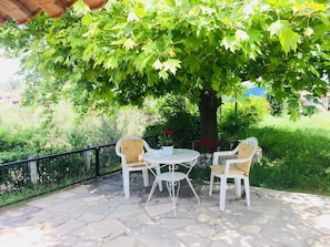 Terrace/patio - Platanos seaside apartment (Nea Propontida)