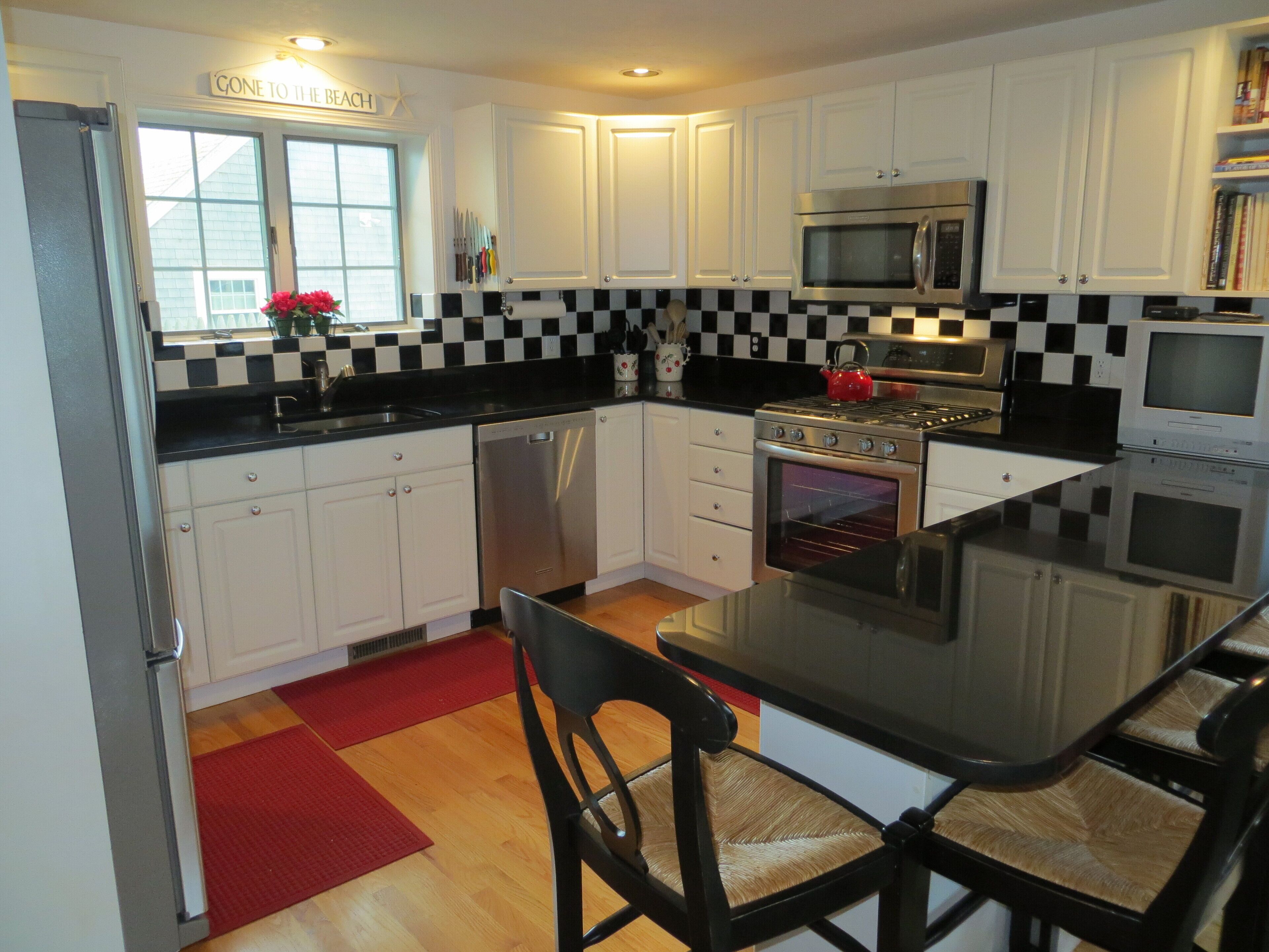 5 Star Walk to Beach & Town, Highly Sought-After Immaculate Vacation Home