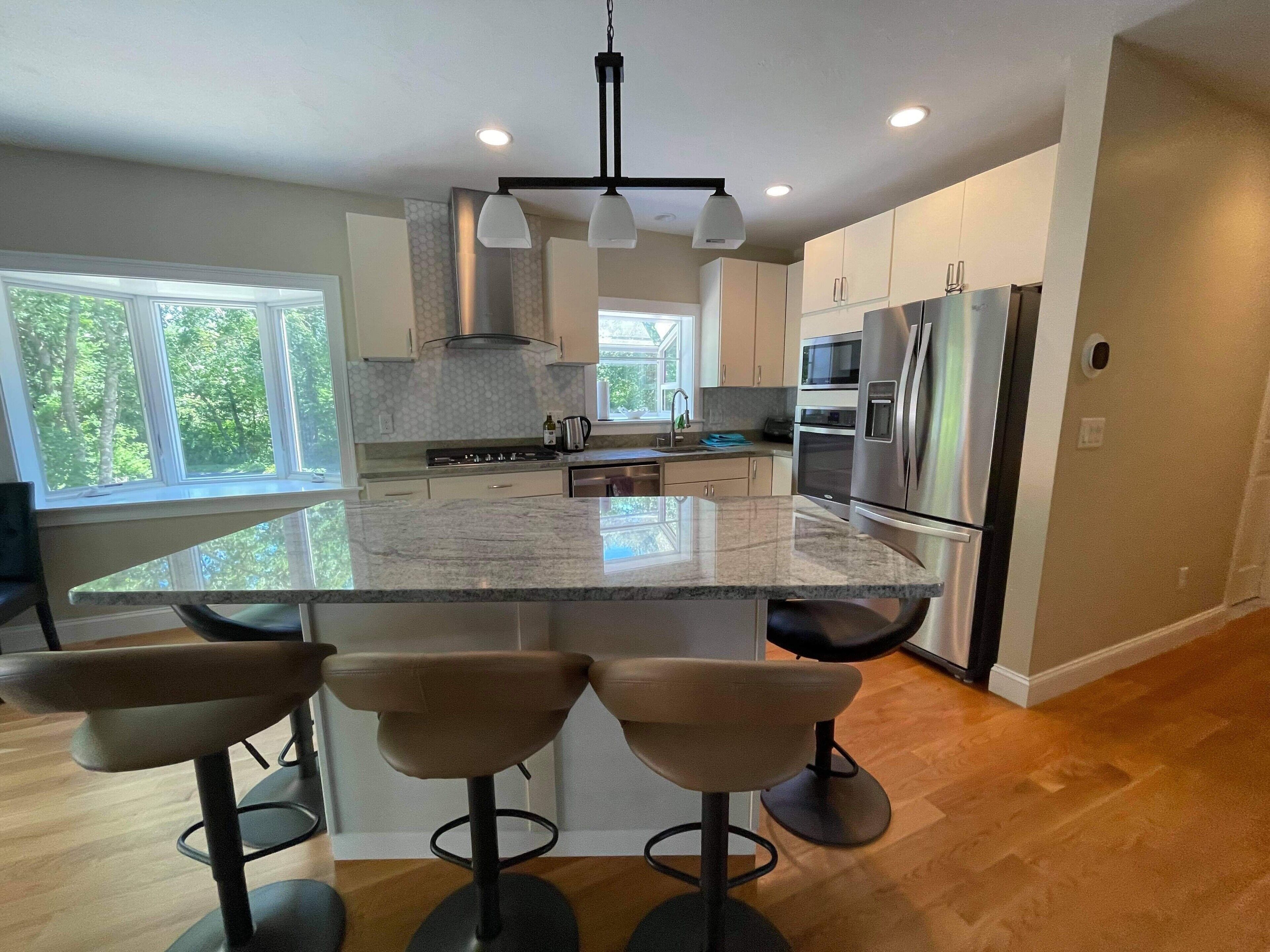 Minutes to Beaches and Best of Cape Restaurants, Grill, Private Patio/Yard, WIFI