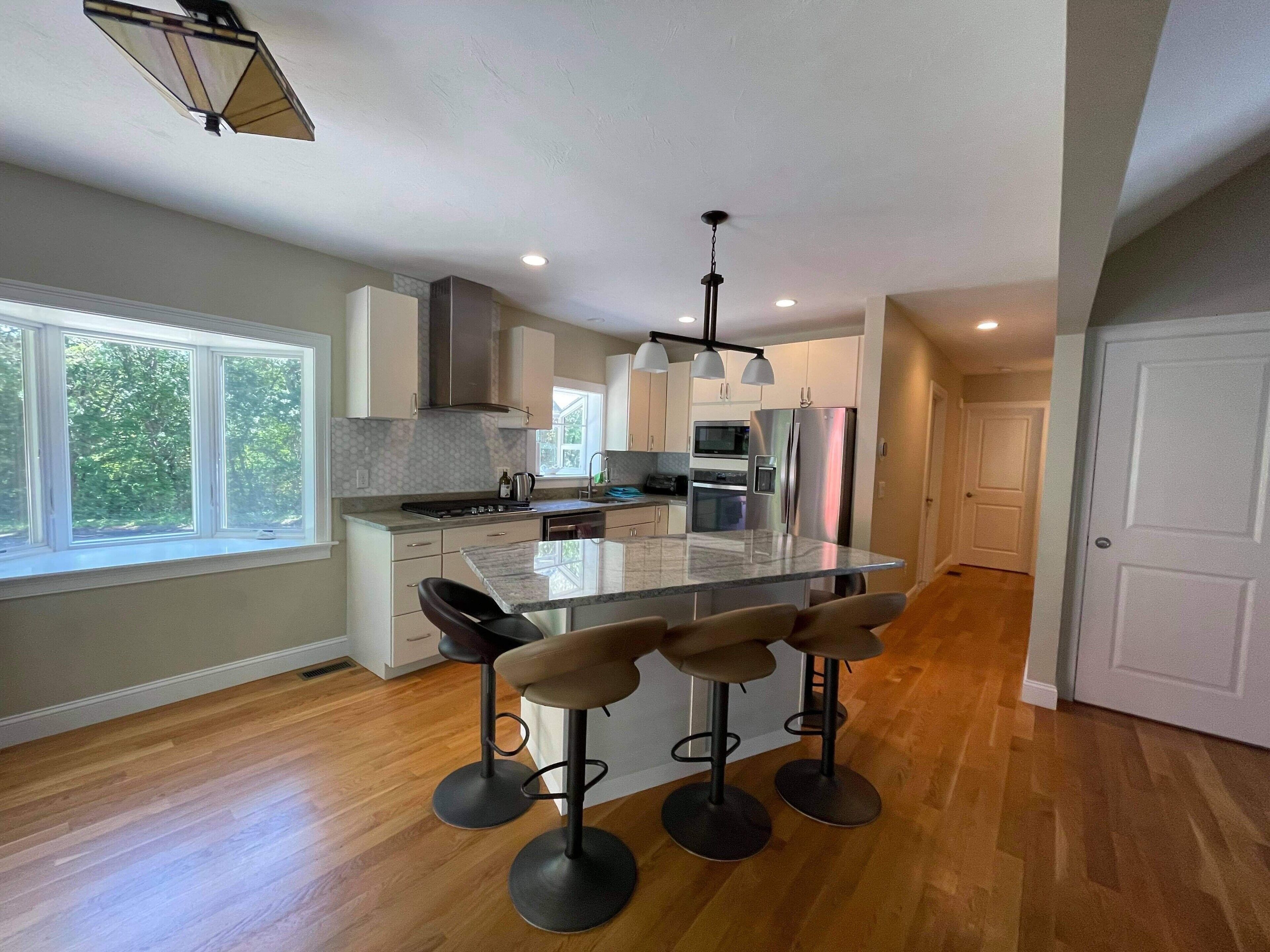 Minutes to Beaches and Best of Cape Restaurants, Grill, Private Patio/Yard, WIFI