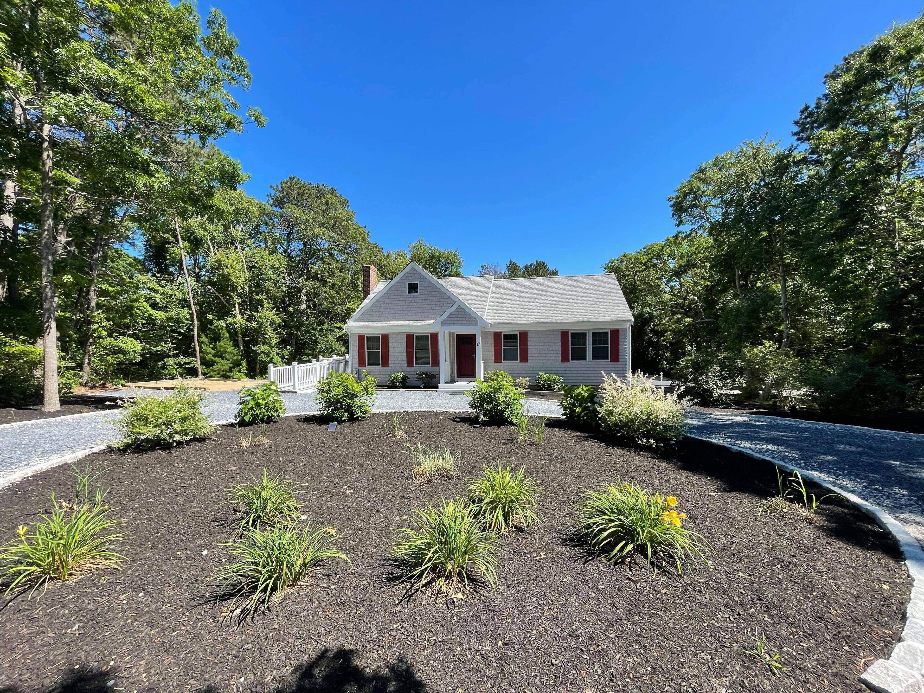 Minutes to Beaches and Best of Cape Restaurants, Grill, Private Patio/Yard, WIFI