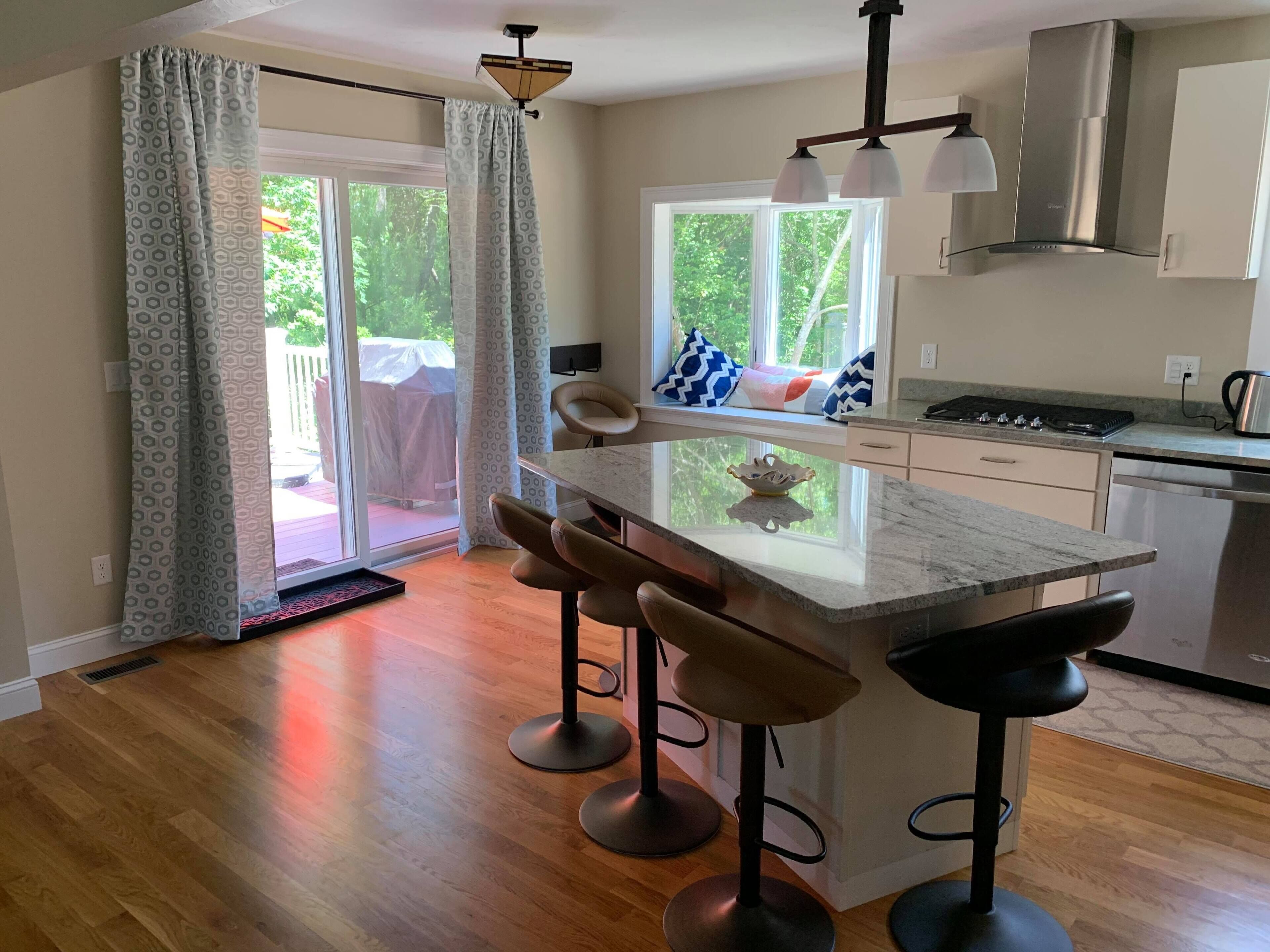 Minutes to Beaches and Best of Cape Restaurants, Grill, Private Patio/Yard, WIFI