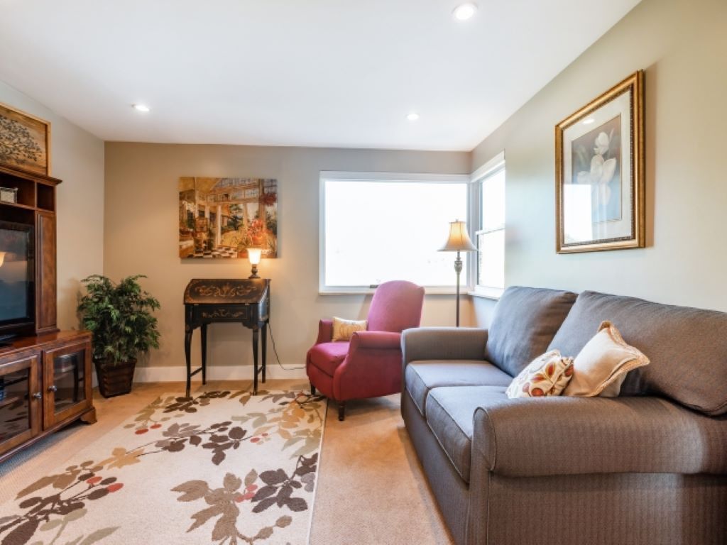 BEAUTIFUL REMODELED HOME. CLOSE TO DOWNTOWN & TO SKI RESORTS