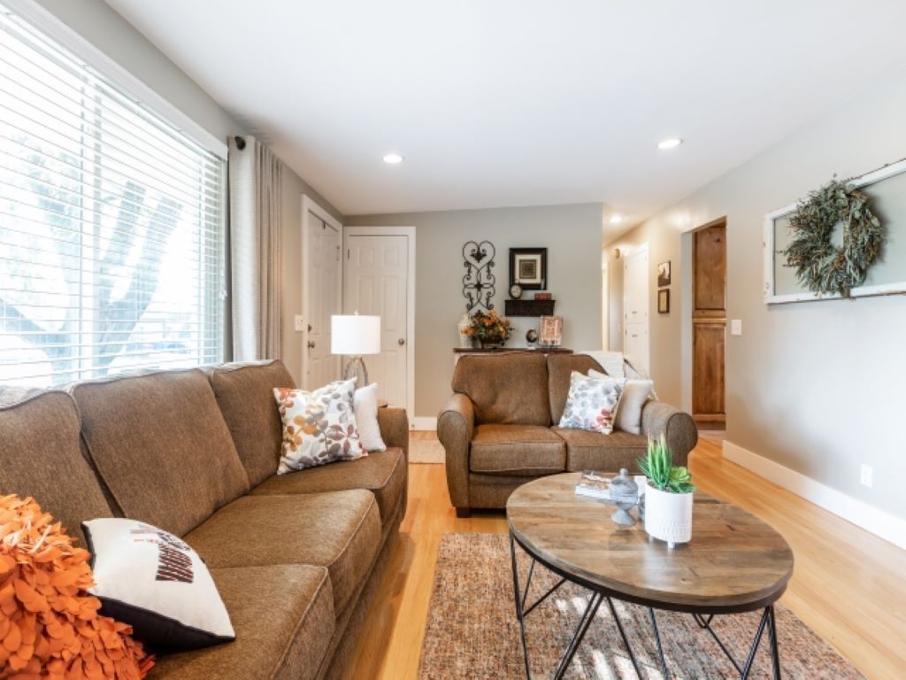 BEAUTIFUL REMODELED HOME. CLOSE TO DOWNTOWN & TO SKI RESORTS