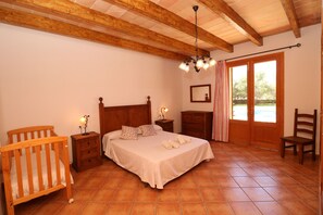 4 habitaciones, tabla de planchar con plancha y wifi gratis 