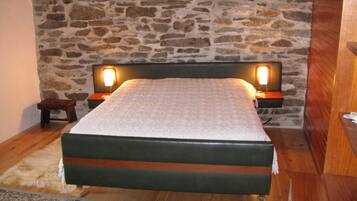 2 slaapkamers, een strijkplank/strijkijzer