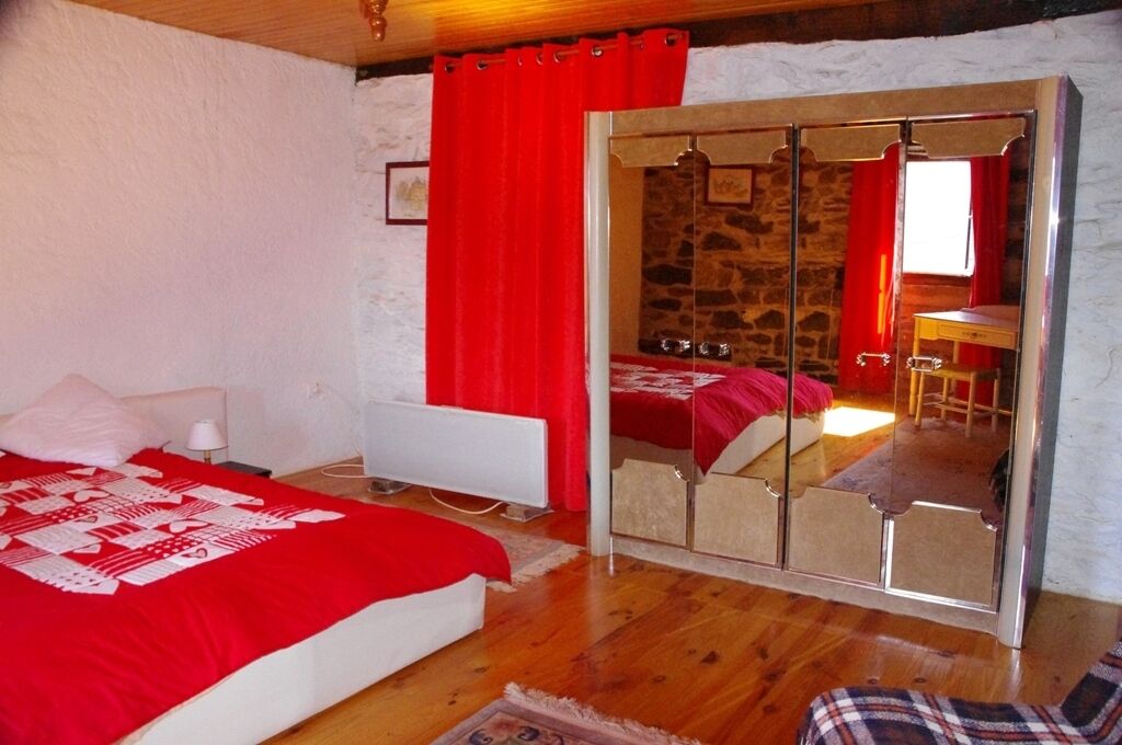 2 chambres, fer et planche à repasser