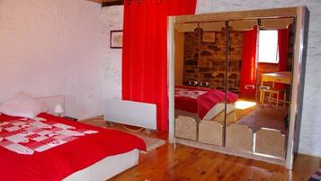 2 chambres, fer et planche à repasser